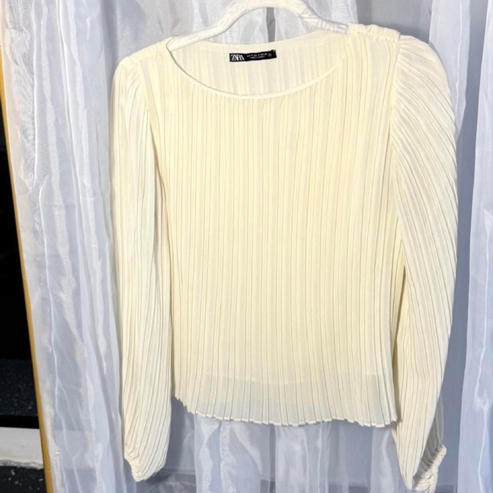 Zara cream pleated blouse with long sleeves, size S